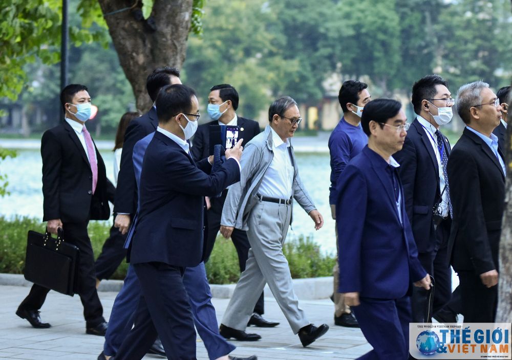 thu tuong nhat ban dao quanh ho guom