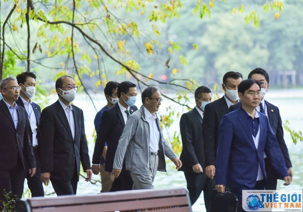 thu tuong nhat ban dao quanh ho guom