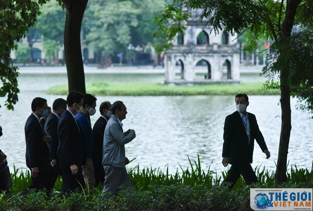 thu tuong nhat ban dao quanh ho guom