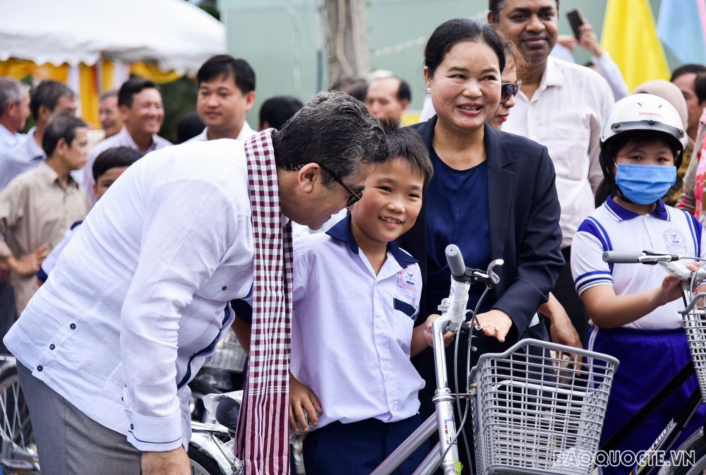 bo ngoai giao ban be quoc te gop hon 1 ty dong xay dung cau tai ben tre