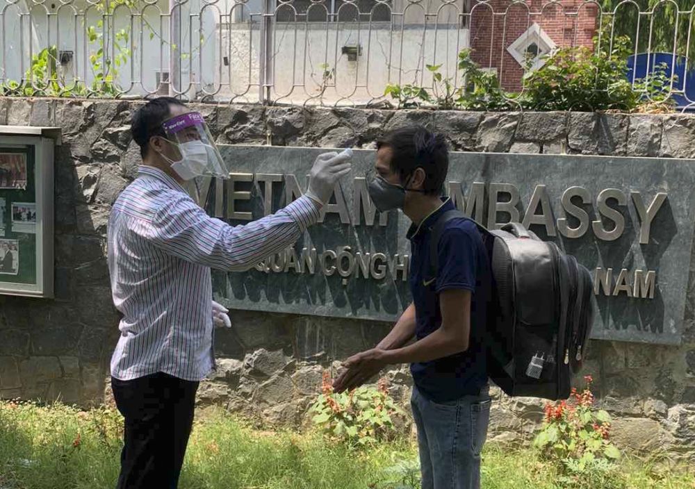 hanh trinh hoa kim tuoc va cau than chu khong de ai bi bo lai phia sau