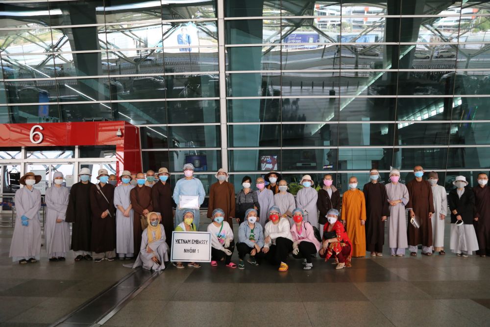 hanh trinh hoa kim tuoc va cau than chu khong de ai bi bo lai phia sau