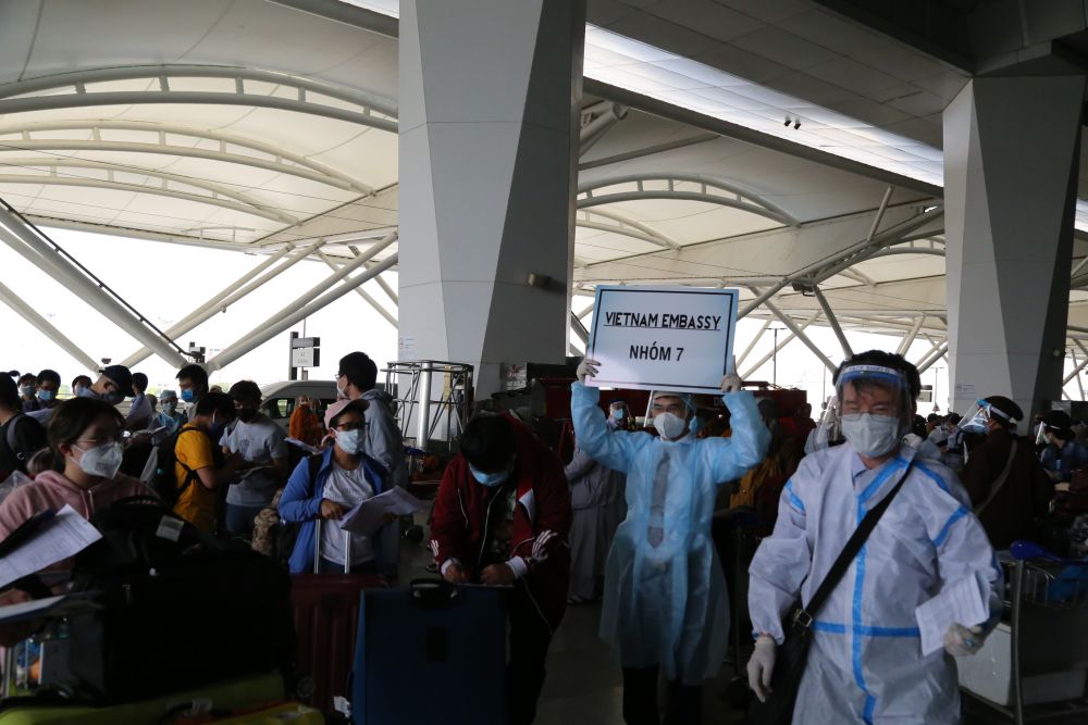 hanh trinh hoa kim tuoc va cau than chu khong de ai bi bo lai phia sau