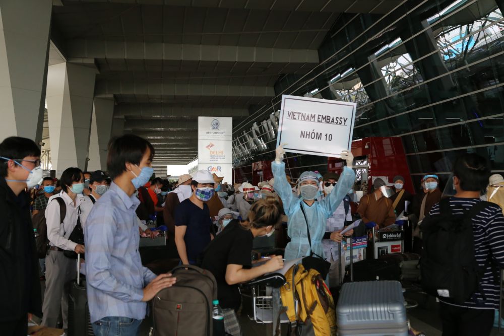 hanh trinh hoa kim tuoc va cau than chu khong de ai bi bo lai phia sau