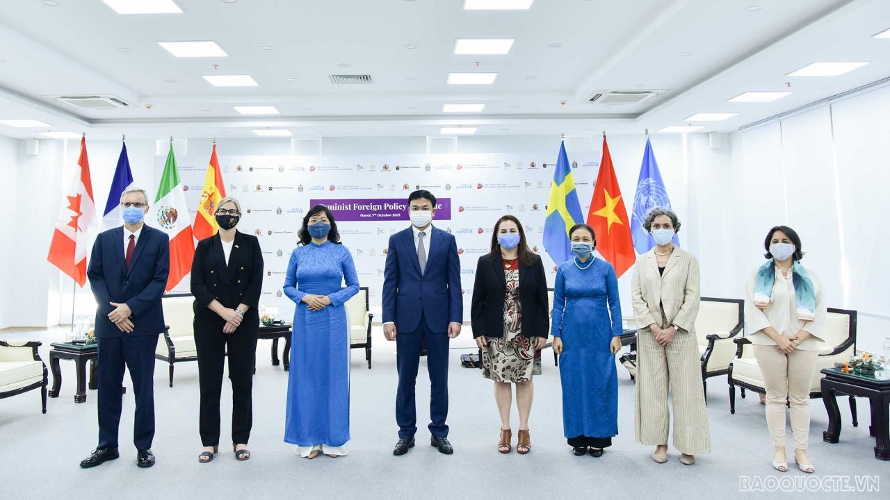 Nâng cao vai trò của phụ nữ trong chính sách đối ngoại