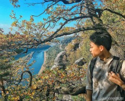 Ngắm mùa Thu đẹp 'nhức mắt' từ cầu đá Bastei