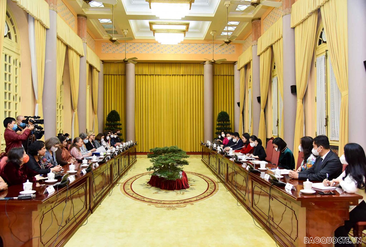 Phó Chủ tịch nước tiếp các nữ Đại sứ Phó Chủ tịch nước tiếp các nữ Đại sứ