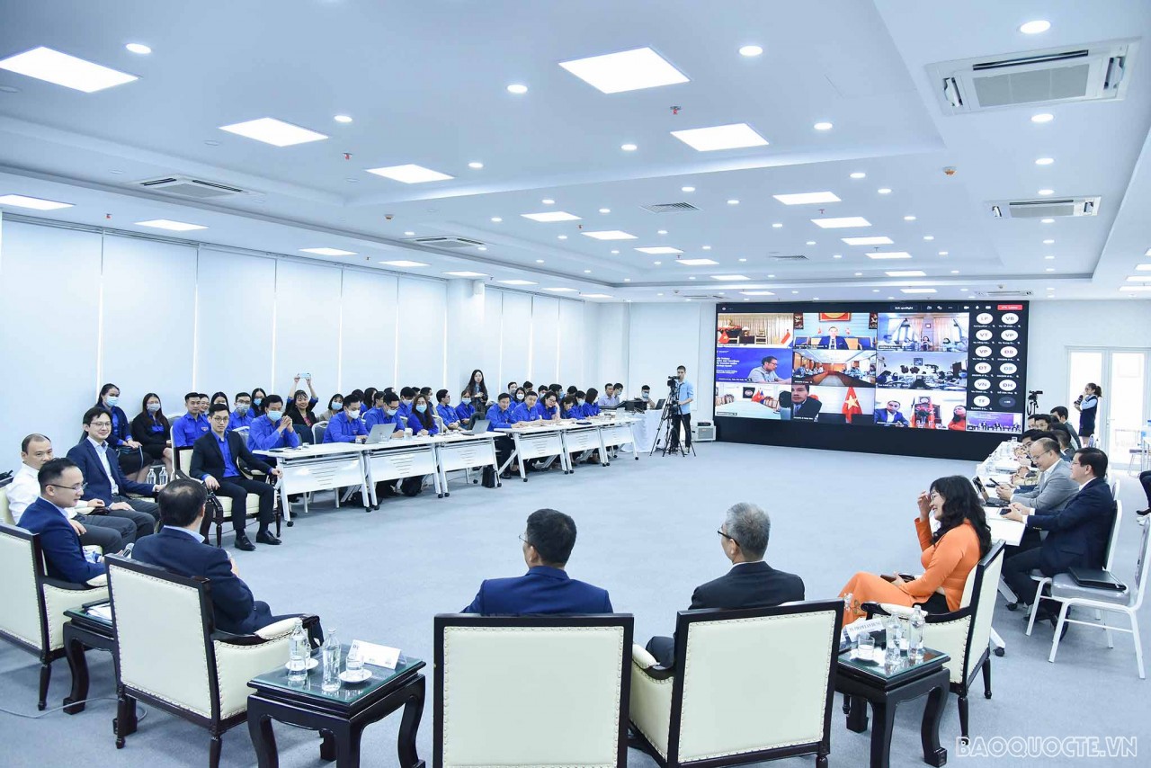 Bộ trưởng Ngoại giao Bùi Thanh Sơn đối thoại với thanh niên ngoại giao với chủ đề “phát huy truyền thống, vững bước tương lai”.