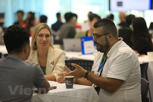 Các cố vấn kỳ cựu trong và ngoài nước tư vấn cho các startup phía Nam. (Ảnh: Vietnam+)