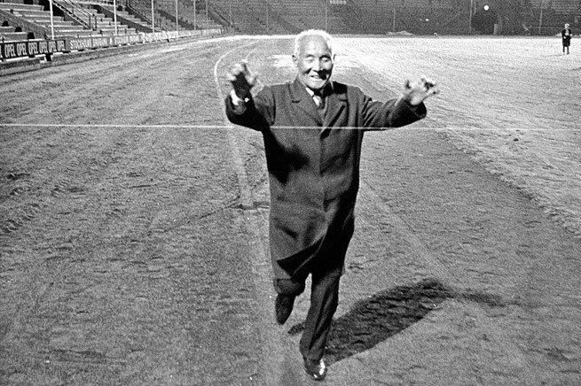 Vận động viên Nhật Bản mất hơn 54 năm để hoàn thành chặng đua marathon Vận động viên Nhật Bản mất hơn nửa thế kỷ để hoàn thành chặng đua marathon