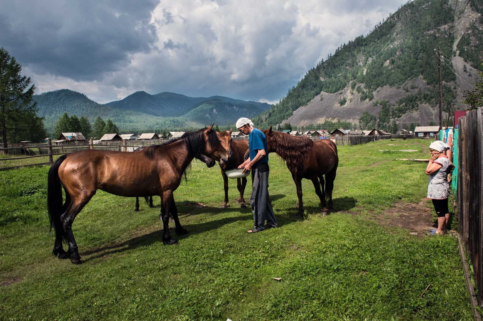 Cuộc sống ở ngôi làng bị cô lập ở Siberia của Nga