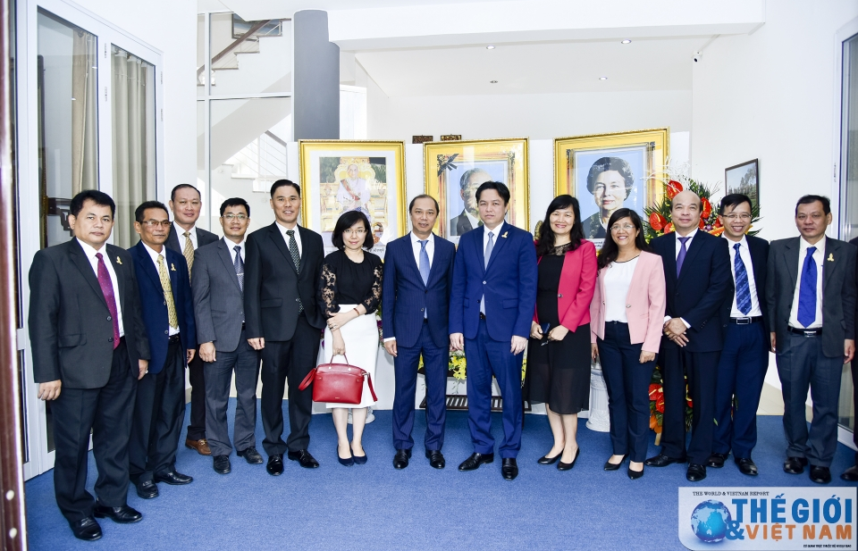 Lãnh đạo Bộ Ngoại giao chúc mừng 65 năm quốc khánh Campuchia