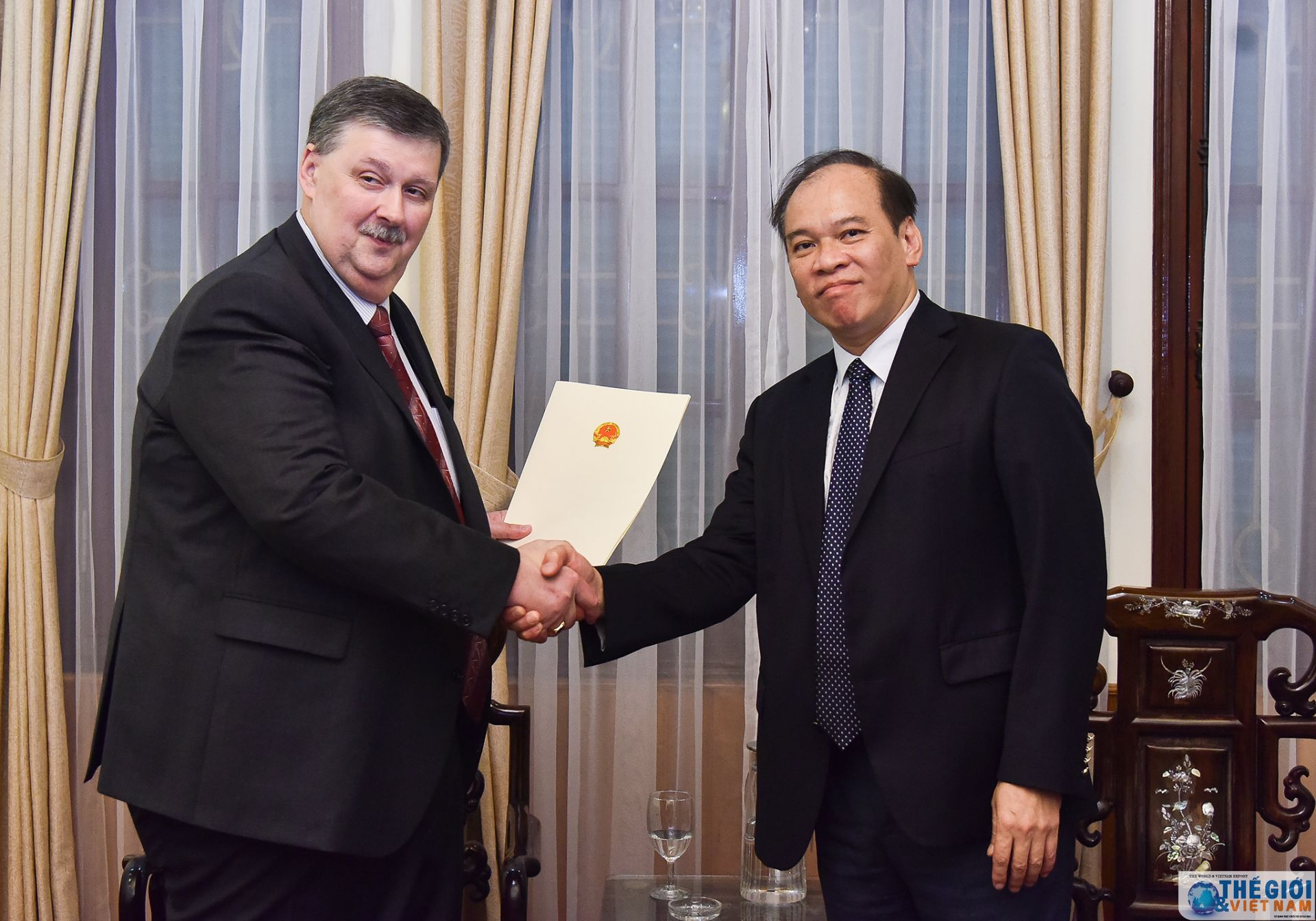 lanh dao cuc lanh su trao giay chap nhan lanh su nga tai tp da nang