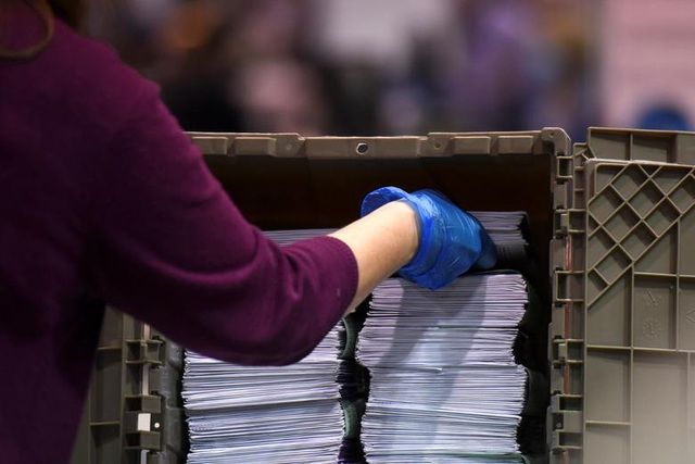 Hai ứng cử viên Tổng thống Mỹ Donald Trump và Joe Biden đổ bộ các bang chiến trường, dốc sức chạy đua trước giờ G hai ung cu vien tong thong my donald trump va joe biden do bo cac bang chien truong doc suc chay dua truoc gio g