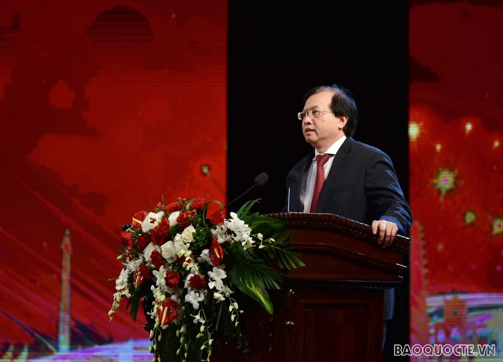 Đại sứ Indonesia tại Việt Nam hát Tiếng Việt trong đêm kỷ niệm quan hệ hai nước Đại sứ Indonesia tại Việt Nam hát Tiếng Việt trong đêm kỷ niệm quan hệ hai nước