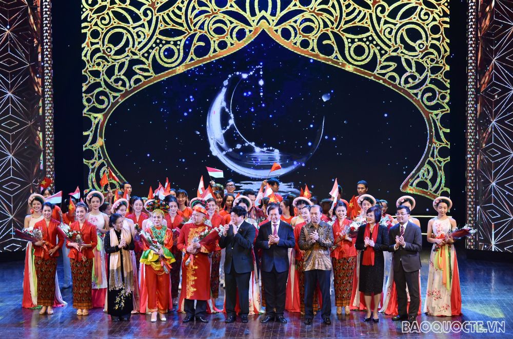 Đại sứ Indonesia tại Việt Nam hát Tiếng Việt trong đêm kỷ niệm quan hệ hai nước Đại sứ Indonesia tại Việt Nam hát Tiếng Việt trong đêm kỷ niệm quan hệ hai nước