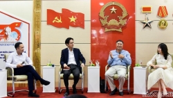 Thanh niên ngoại giao cân bằng cuộc sống với công việc như thế nào?