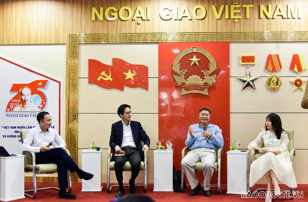 Thanh niên ngoại giao và cách để cân bằng cuộc sống với công việc