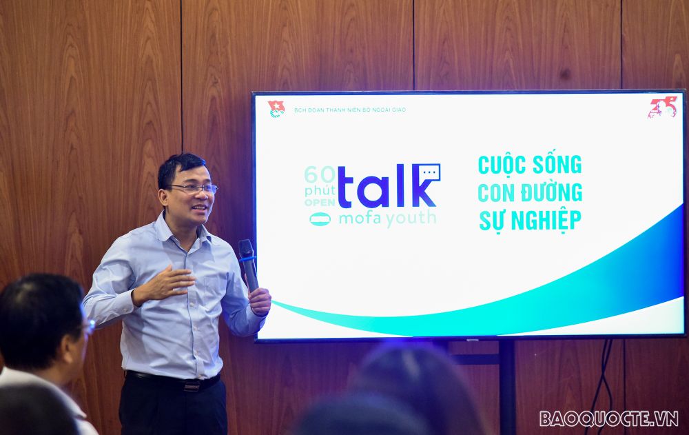 Thanh niên ngoại giao và cách để cân bằng cuộc sống với công việc