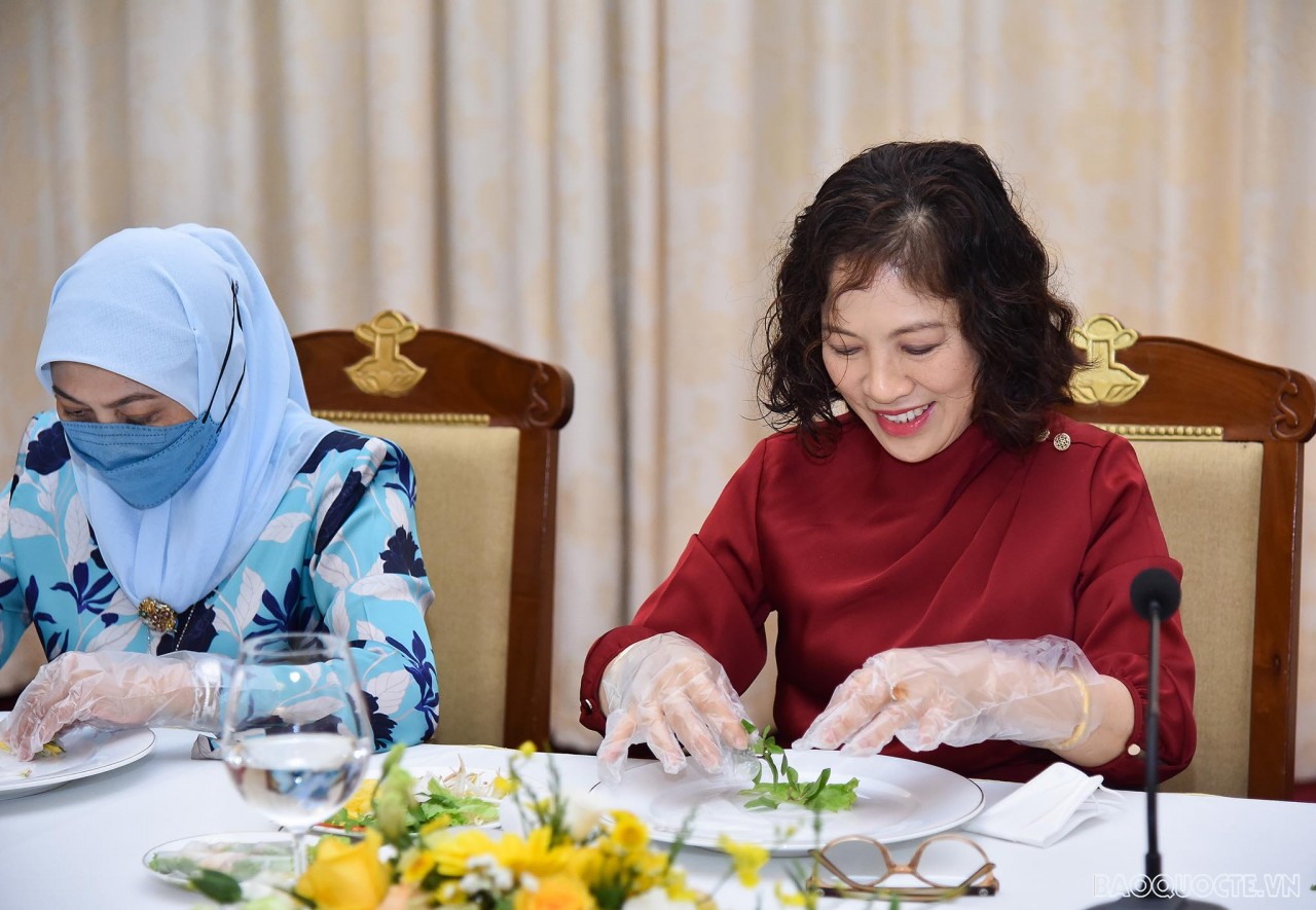 Nhóm AWCH - Chất keo gắn kết của phụ nữ cộng đồng ASEAN tại Việt Nam