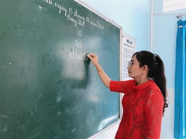 Cô giáo Nguyễn Thị Dạ Thảo - Trường Tiểu học Hưng Phong (Bến Tre) được vinh danh trong chương trình Chương trình 'Chia sẻ cùng thầy cô' vinh danh 50 giáo viên có nhiều sáng kiến trong điều kiện khó khăn