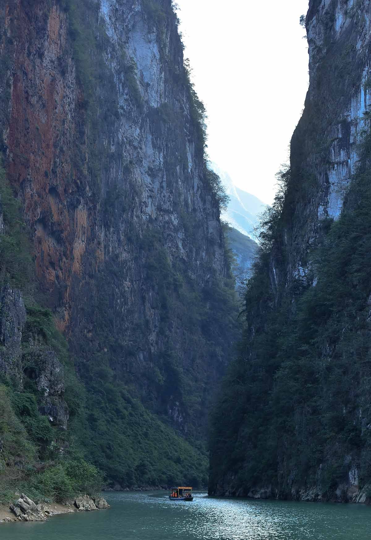 Ngắm nhìn những tuyệt tác thiên nhiên bên dòng sông Nho Quế