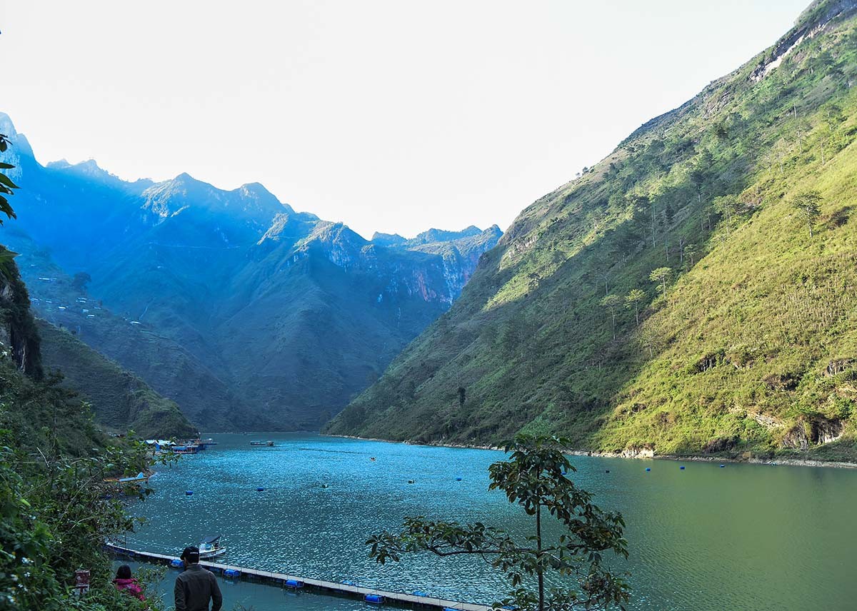 Đi thuyền trên sông Nho Quế