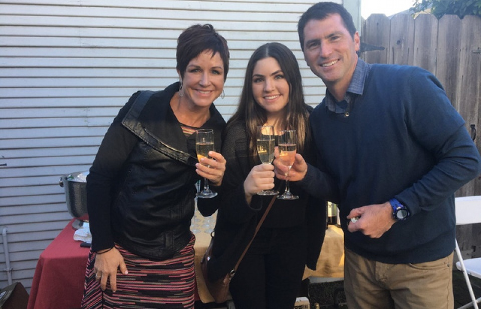 Cặp đôi tưng bừng tổ chức tiệc... ly hôn