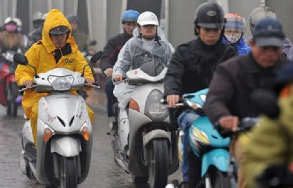 Áp thấp xuất hiện gần Biển Đông, miền Bắc có mưa rải rác