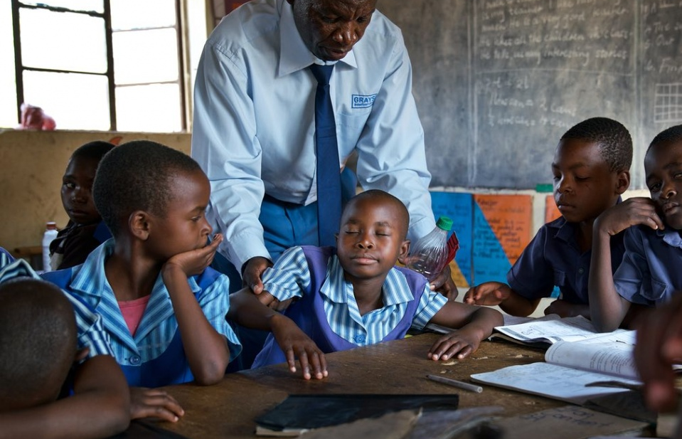 Những đứa trẻ vùng Zimbabwe