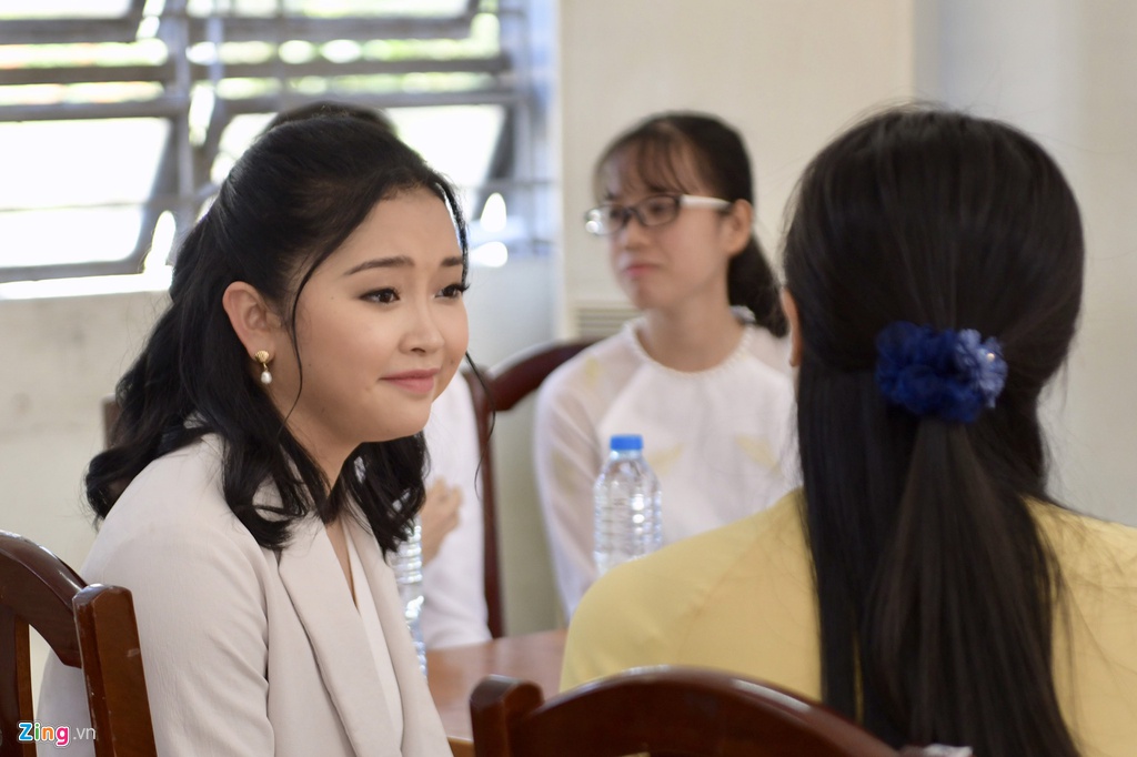 nhung hinh anh ba michelle obama trong buoi gap go o long an