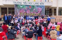 thanh nien ngoai giao han hoan don nam moi tai gala chao xuan 2020