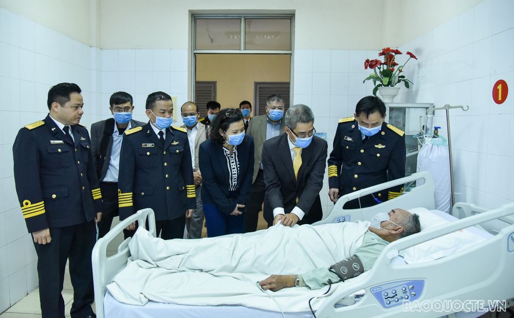 Đoàn công tác Bộ Ngoại giao thăm và chúc mừng lực lượng Quân chủng Hải quân Đoàn công tác Bộ Ngoại giao thăm và chúc mừng lực lượng Quân chủng Hải quân