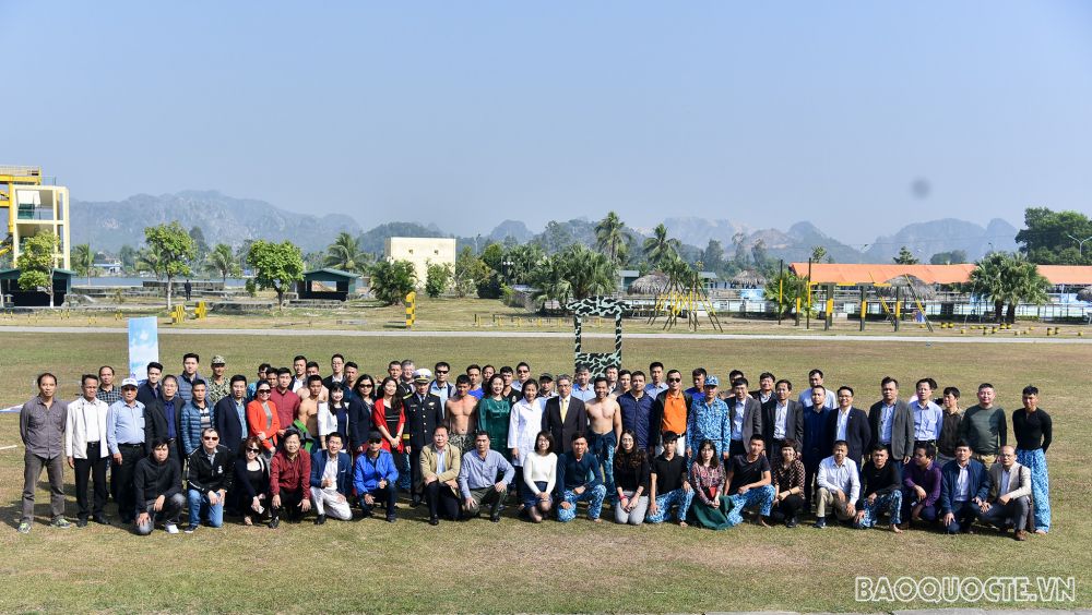 Đoàn công tác Bộ Ngoại giao thăm và chúc mừng lực lượng Quân chủng Hải quân Đoàn công tác Bộ Ngoại giao thăm và chúc mừng lực lượng Quân chủng Hải quân