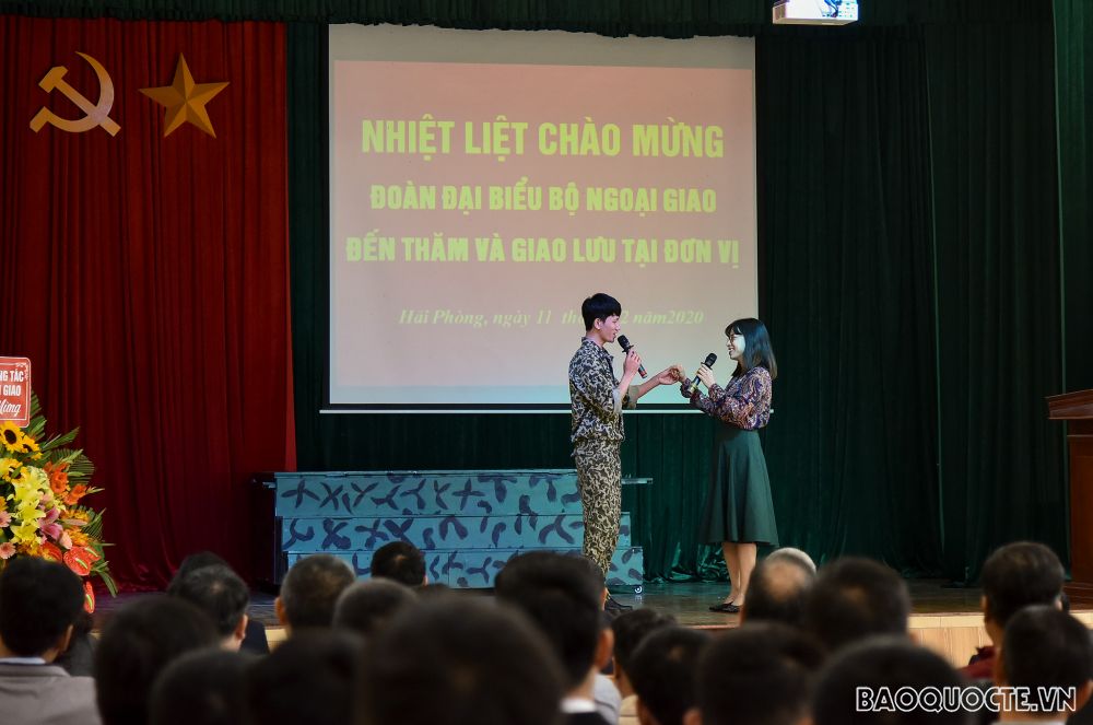 Đoàn công tác Bộ Ngoại giao thăm và chúc mừng lực lượng Quân chủng Hải quân Đoàn công tác Bộ Ngoại giao thăm và chúc mừng lực lượng Quân chủng Hải quân