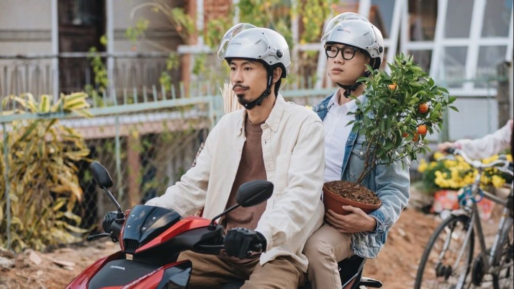 Đen Vâu cùng JustaTee 'chở nhau' lên thẳng Top 1 trending Youtube với MV 'Đi về nhà'