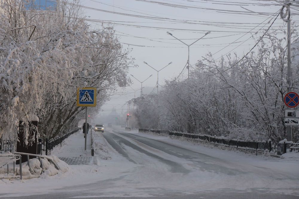Lông mi và tóc đóng băng khi đi ngoài trời ở thành phố lạnh nhất thế giới