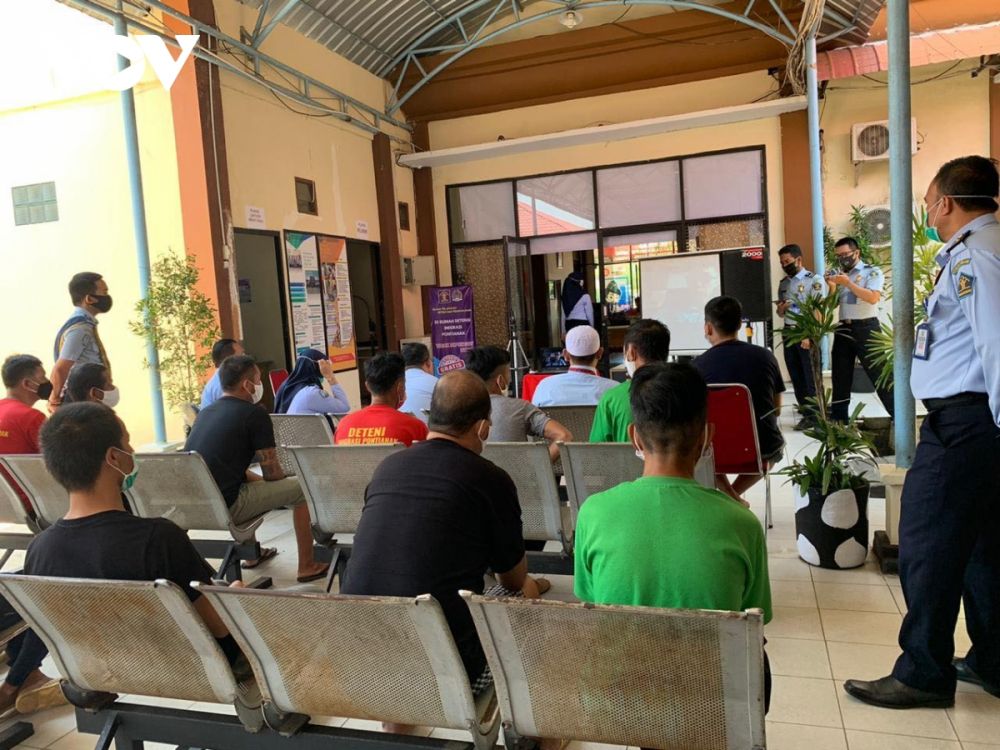 Thăm hỏi trực tuyến ngư dân Việt Nam bị tạm giữ tại Indonesia. Thăm hỏi trực tuyến ngư dân Việt Nam bị tạm giữ tại Indonesia.