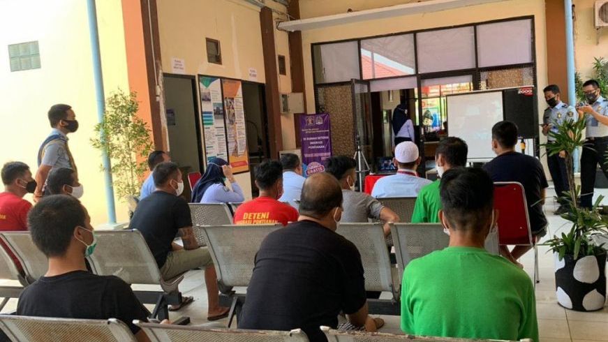 Ảnh hưởng bởi dịch Covid-19, ĐSQ Việt Nam thăm lãnh sự trực tuyến ngư dân bị tạm giữ tại Indonesia