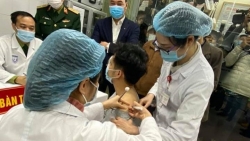 Sau 72 giờ tiêm thử nghiệm vaccine Covid-19 Nanocovax, sức khỏe tình nguyện viên ra sao?