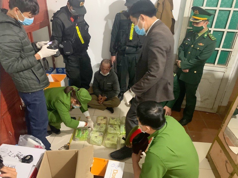 undefined Quảng Trị: Bắt 3 đối tượng, thu giữ 21 kg ma túy tổng hợp