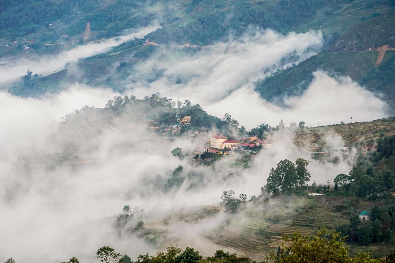 Lên đỉnh Lảo Thẩn tắm mây Lên đỉnh Lảo Thẩn tắm mây
