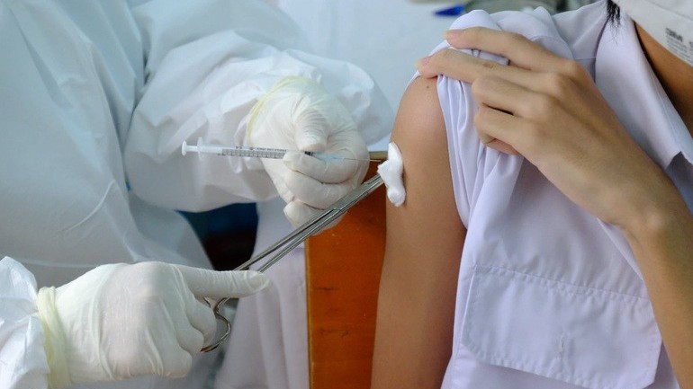 Tiêm vaccine ngay cho F0 vừa khỏi bệnh: Chuyên gia nói gì?
