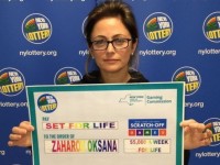 tam ve so trung thuong 45 ty dong suyt bi vut di theo rac