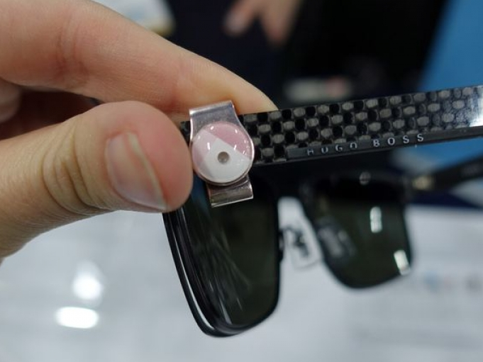 Cảm biến trên móng tay, theo dõi thời gian đi dưới nắng