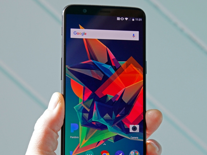 Bị rút trộm thẻ tín dụng vì dùng điện thoại Trung Quốc