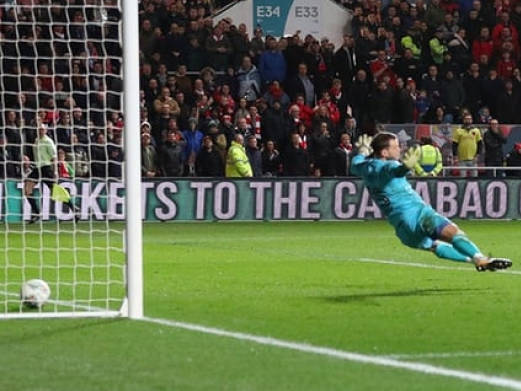 Man City giành tấm vé đầu tiên vào chung kết League Cup