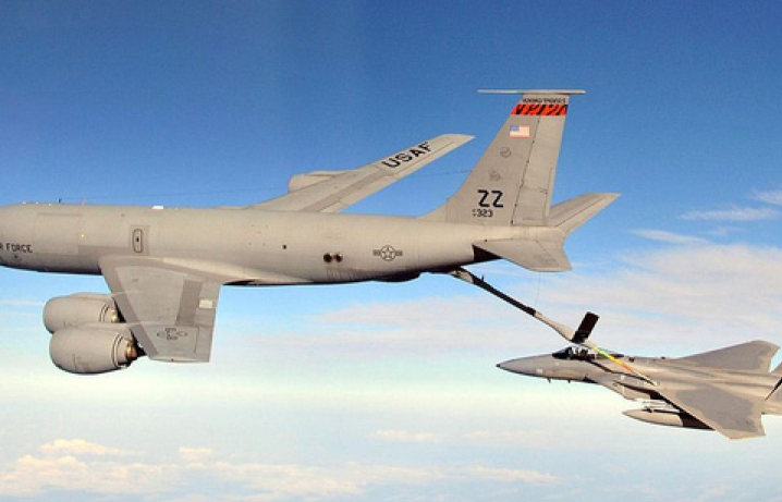Máy bay Mỹ thường tiếp nhiên liệu ở độ cao 7.000m