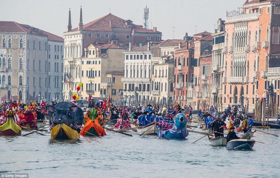 che than giau phan tai le hoi venice carnival phu phiem tru danh