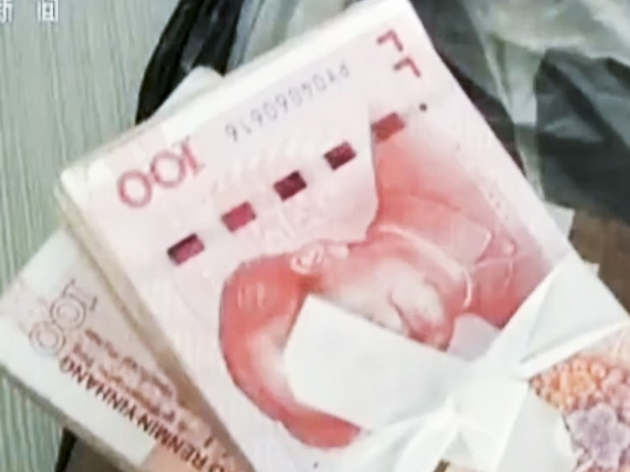 Trung Quốc: Vô tình ném gần nửa tỷ đồng vào thùng rác